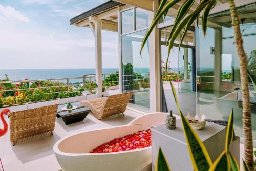 Балкон или терраса в Dolphin Villa Lovina