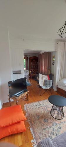 a living room with a couch and a table at Appartement dans chalet - 75 m2 - 4 à 6 personnes in Saint-Gervais-les-Bains
