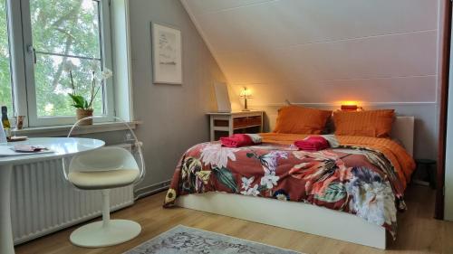 Katil atau katil-katil dalam bilik di City Farmer Amsterdam Guesthouse, Bed, Bike and Breakfast