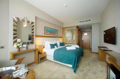 a hotel room with a bed and a television at Hotel Momento Golden Horn in Istanbul