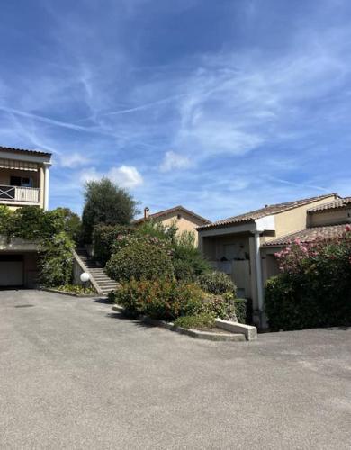 Photo de la galerie de l'établissement Studio with Garden Beach by walk, à Cagnes-sur-Mer