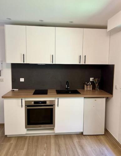 Photo de la galerie de l'établissement Studio with Garden Beach by walk, à Cagnes-sur-Mer