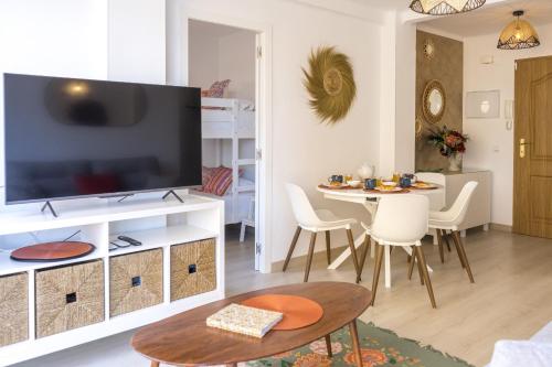 El Palo 5 by Pineapple Homes