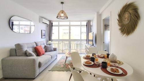 El Palo 5 by Pineapple Homes