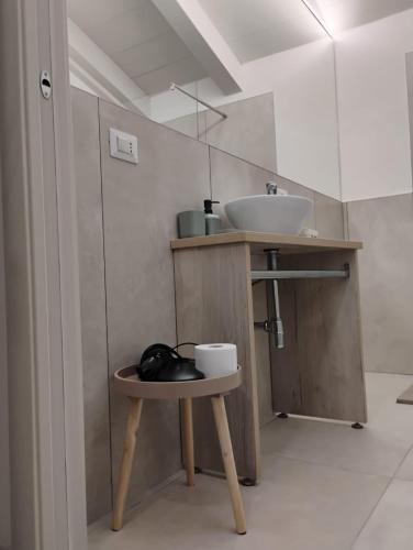 a bathroom with a sink and a counter with a table at Corte Contessine in Valeggio sul Mincio