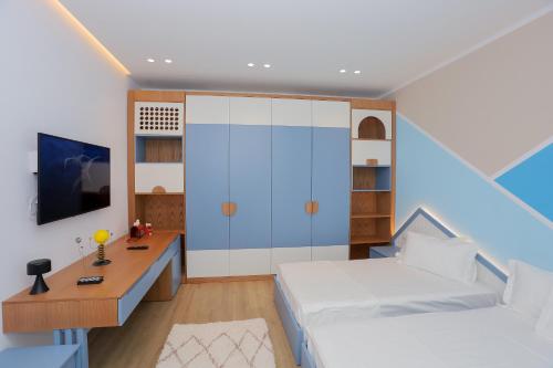 Postel nebo postele na pokoji v ubytování Sea Drive Luxury Vila Green Coast