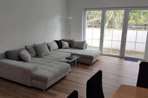 a living room with a couch and a table at neue 90 qm 2-Zimmerwohnung Nähe Köln in Odenthal