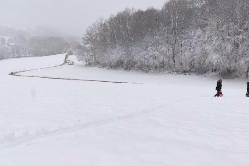 two people walking across a snow covered field at neue 90 qm 2-Zimmerwohnung Nähe Köln in Odenthal
