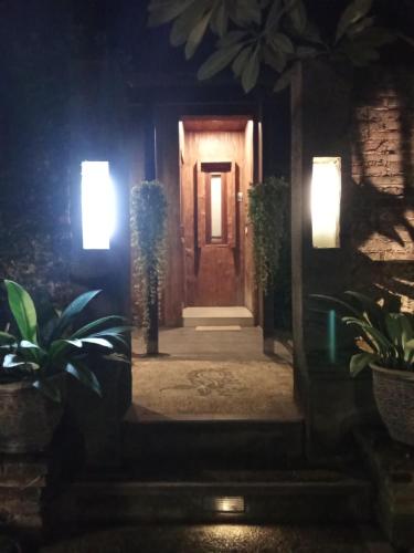 Muka bangunan atau pintu masuk Sekar bakung