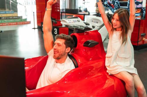 a man and a woman sitting in a red chair at Hotel Magic Sports 4 in Oropesa del Mar