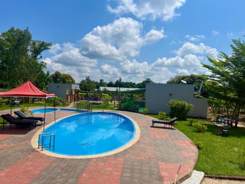 Bazén v ubytování Lavic Country Resort Adjumani nebo v jeho okolí