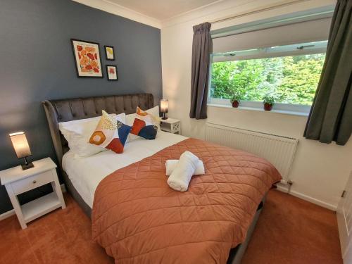 a bedroom with a bed with two towels on it at Free Parking Home In Gatley by City SuperHost in Baguley