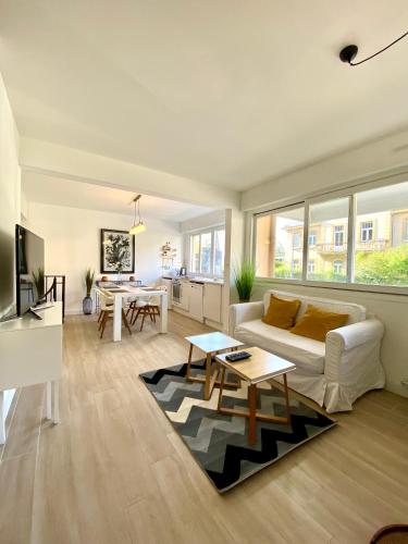 Bright Executive Space Calm Rest and Work