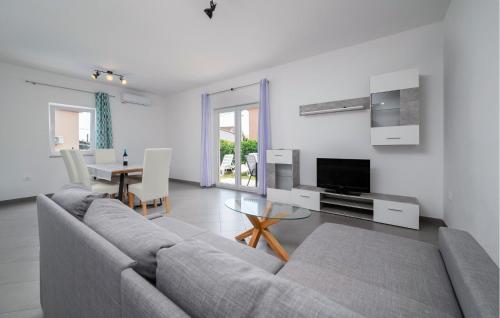 Gorgeous Home In Medulin