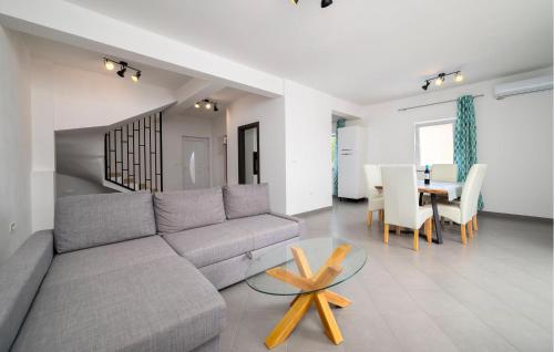 Gorgeous Home In Medulin