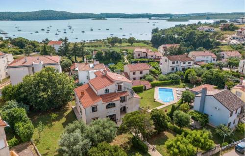 4 Bedroom Gorgeous Apartment In Medulin