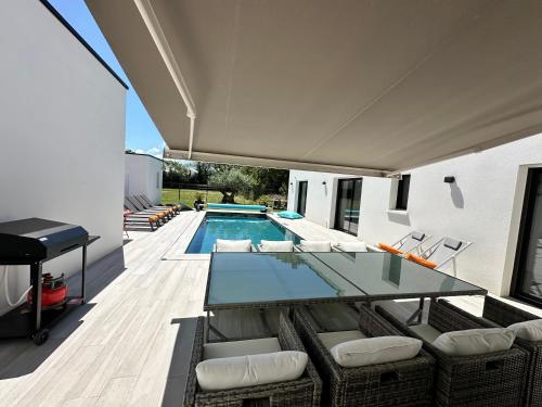 Photo de la galerie de l'établissement MAISON CONTEMPORAINE proche Chatelaillon plage, à Thairé