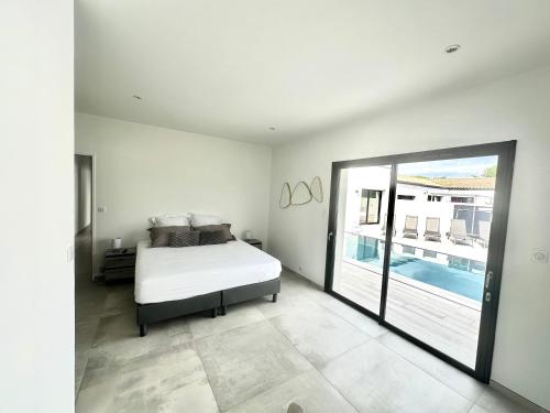 Photo de la galerie de l'établissement MAISON CONTEMPORAINE proche Chatelaillon plage, à Thairé