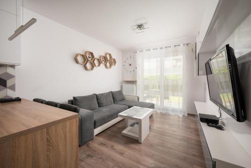 Metro Bemowo Apartment with Garden by BookingHost