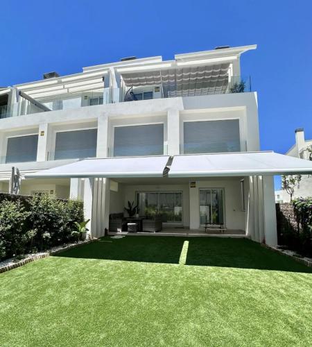 Luxurious Beachside Haven