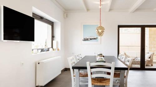 Contemporary Maisonette with Sea View Roof Terrace