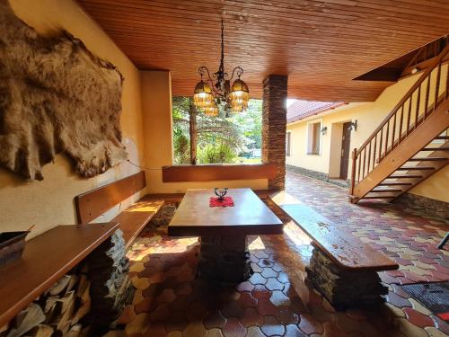 Rustikálny vinohradnícky dom s kaďou