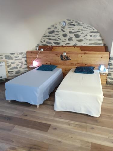Postel nebo postele na pokoji v ubytování gite le bec d'aigle 2 pers