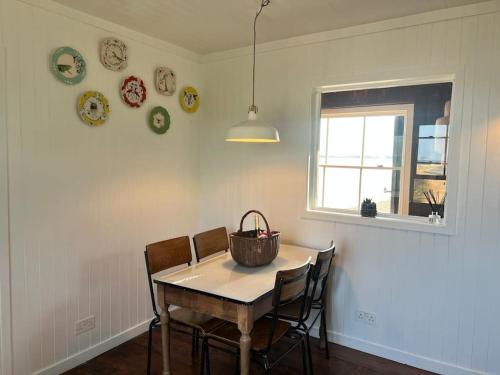 Gambar di galeri bagi Beach Front Watch House, Lepe di Lepe