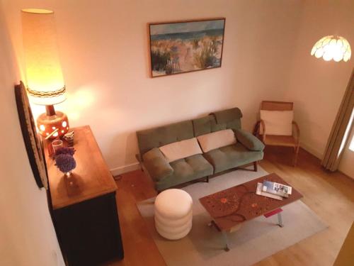 a living room with a couch and a table at Maison de vacances Ty Kornog in Pont-Aven