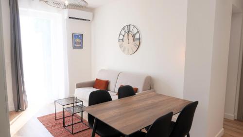 Photo de la galerie de l'établissement Appartement avec terrasse,T2, Proche Plage du Midi - Palmazur Vacances, à Cannes