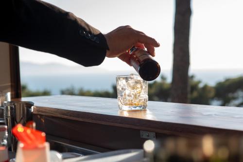 Boutique Hotel Torre Di Cala Piccolaで提供されているドリンク