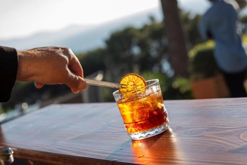 Boutique Hotel Torre Di Cala Piccolaで提供されているドリンク