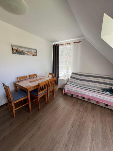 a bedroom with a bed and a table and chairs at Ośrodek Wypoczynkowy Złote Piaski in Jarosławiec