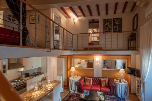 Peruzzi Luxury Apartment by Mamo Florence