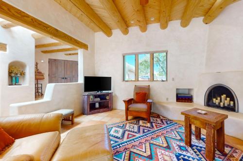 a living room with a couch and a fireplace at Casa del Sueños in Taos