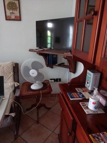 Una televisión o centro de entretenimiento en 4 giugno Ferrara