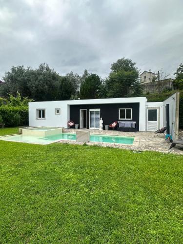 a house with a swimming pool in a yard at Quinta dos Sonhos in Valbom