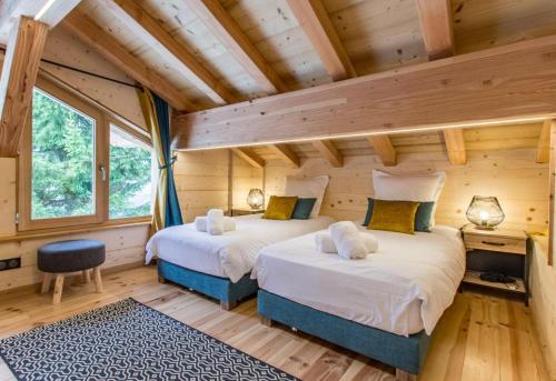 Ένα ή περισσότερα κρεβάτια σε δωμάτιο στο Chalet Mazot Savoyard