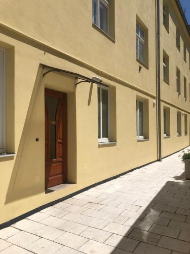 Budova, kde se aparthotel nachází