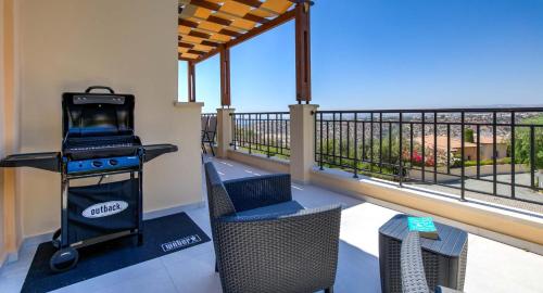 Un balcón o terraza en Modern Apartment Oceanus, Theseus Village, Aphrodite Hills