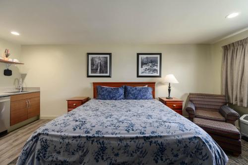 Una cama o camas en una habitación de Cocusa Motel