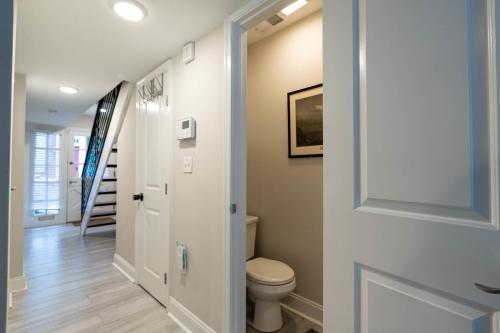 een badkamer met een toilet en een trap bij Stylish 3BR w Pool Table & Garage in Philadelphia