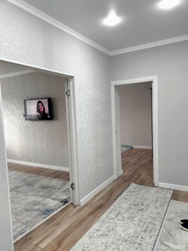 Televisor o centre d'entreteniment de 2ком Евро Батыс2