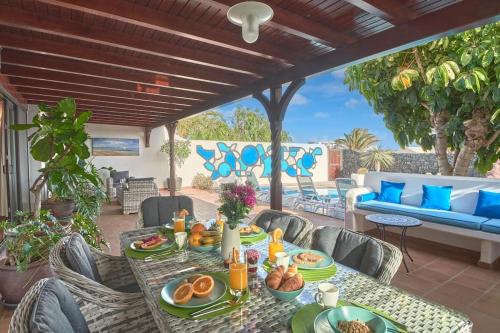Casa Petra Peaceful & Private, Sea Views, Pool & BBQ