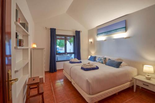 Casa Petra Peaceful & Private, Sea Views, Pool & BBQ