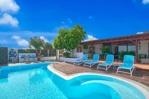 Casa Petra Peaceful & Private, Sea Views, Pool & BBQ