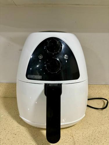 a white toaster sitting on top of a counter at Casa colonial jacuzzi cerca al parque principal in Santa Fe de Antioquia