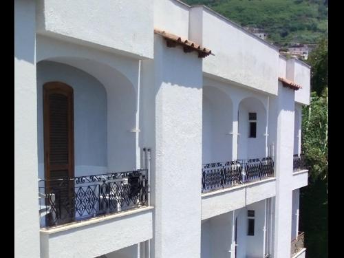 Un balcón o terraza en Villa Thomas BB conduzione familiare