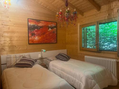 Postel nebo postele na pokoji v ubytování Cozy Chalet in Castell'Arquato 90 m² with Private Pool