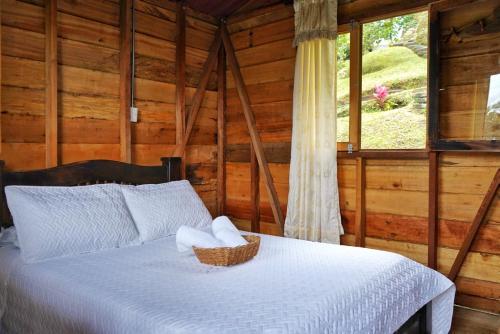 Cama o camas de una habitación en Hospedaje Mirador La Aurora Filandia